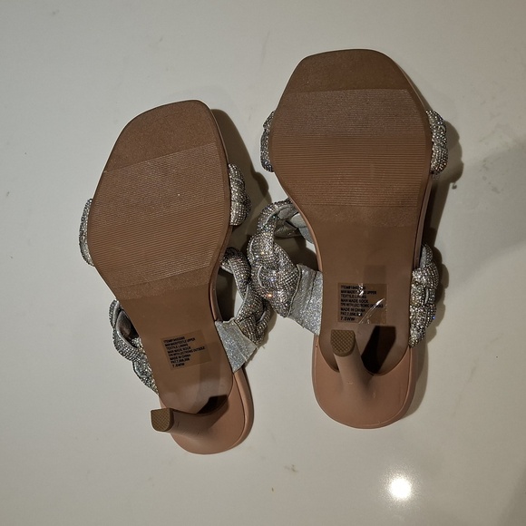 NWOT Torrid Shimmering/Sparkly Silver Braided High Heels (Size 7.5 WW) - Picture 8 of 9